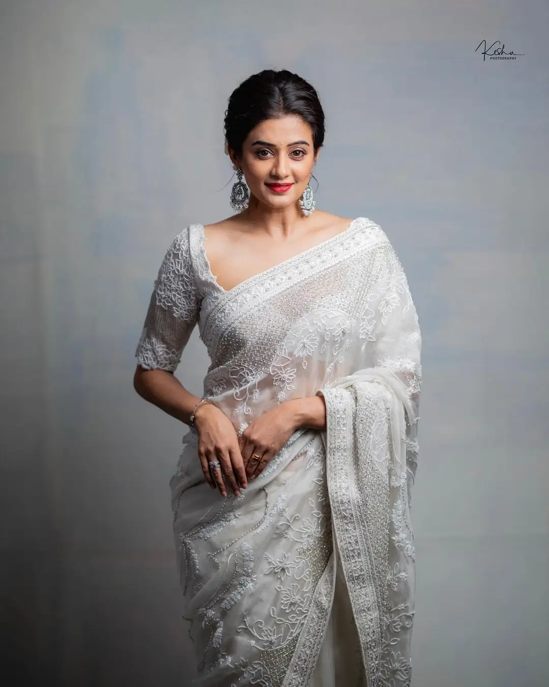 Priyamani In South Indian Traditional White Saree Blouse